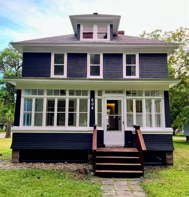 Main picture of 604 N Carver St