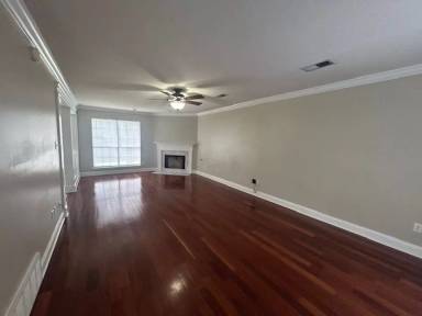 Main picture of 7167 Creekside Dr