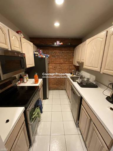 Main picture of 1750 Washington St