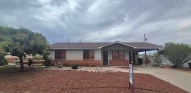 Main picture of 804 1/2 Azelia St