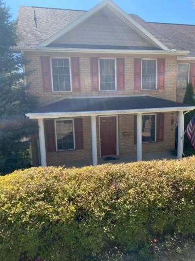 Main picture of 425 E Oak St