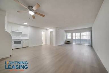 Main picture of 700 Irolo St