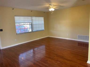 Main picture of 423 Saturn Ln W