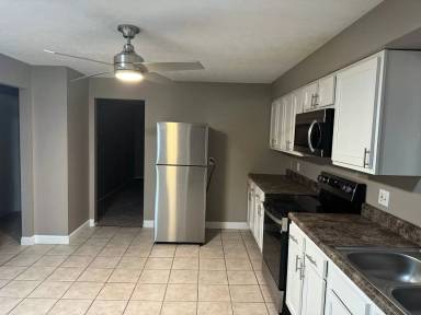 Main picture of 904 N Highland Ave