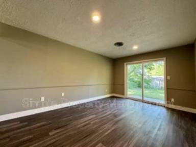 Main picture of 3412 NE 33rd Cir