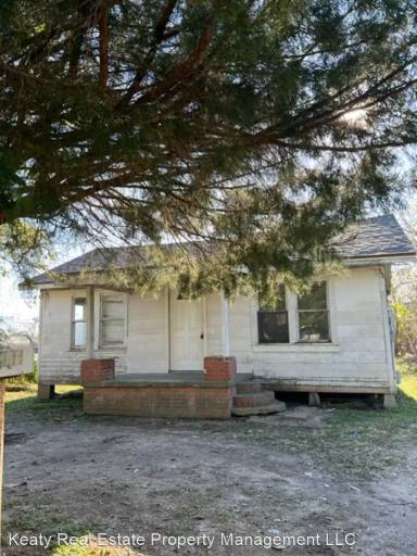 Main picture of 124 S Refinery St