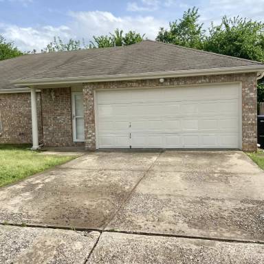 Main picture of 1213 W Jackson Ct