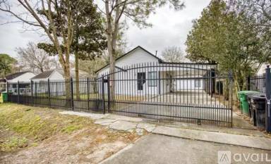 Main picture of 2508 Spence St