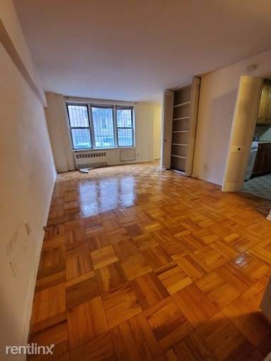 Main picture of 11048 72nd Ave