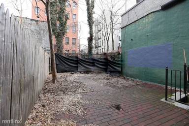 Main picture of 545 E 12th St