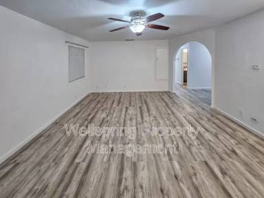 Main picture of 117 S Silver Ridge St