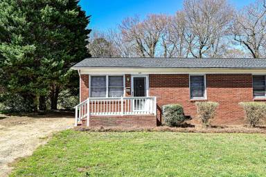 Main picture of 321 Hamilton Dr NE
