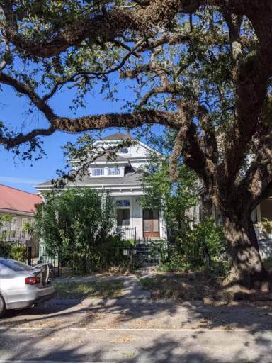 Main picture of 3529 Banks St