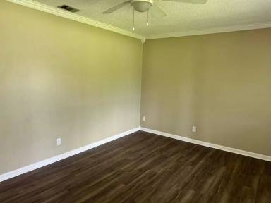 Main picture of 121 Herty Dr