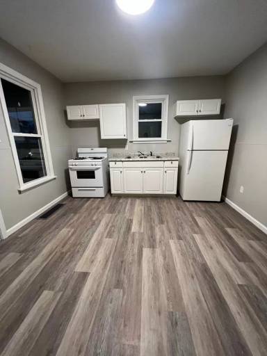 Main picture of 401 Parade St