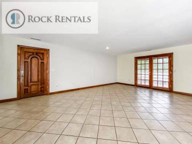 Main picture of 3300 Summerset Dr