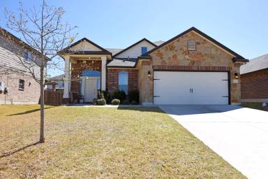 Main picture of 5805 Stonehaven Dr