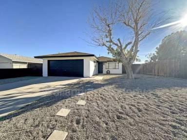 Main picture of 1029 W Mariposa Ave