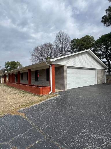 Main picture of 1912 Sherwood Dr