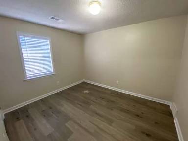 Main picture of 21 Villa Ln