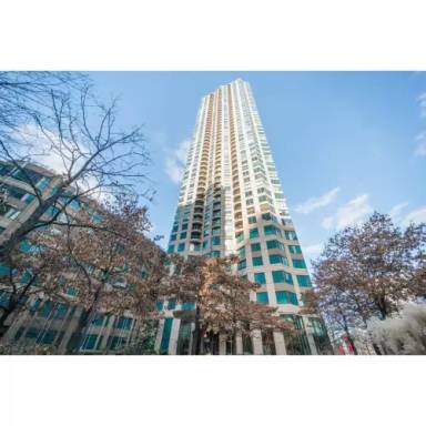 Main picture of 400 N La Salle Dr
