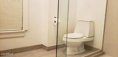 Main picture of 852 W Diversey Pkwy