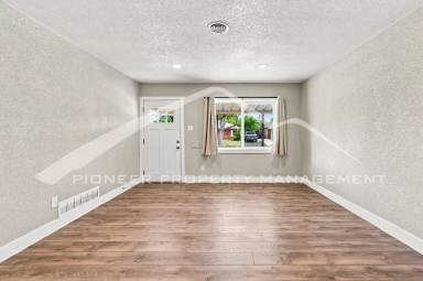 Main picture of 1235 Scranton St