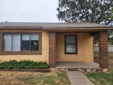 Main picture of 218 E 9th St