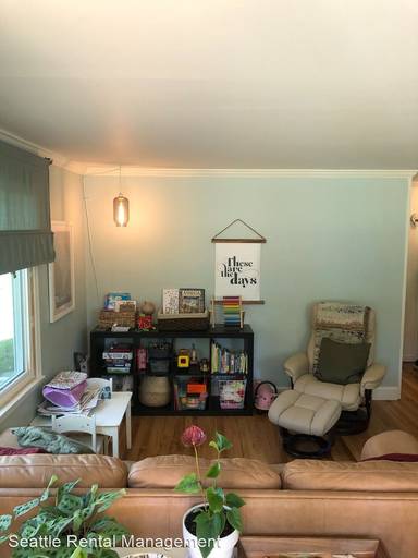 Main picture of 1624 NE 169th St