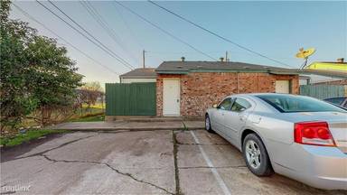 Main picture of 725 Peppertree Dr