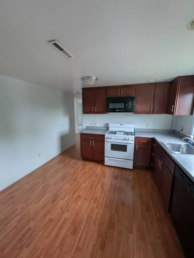 Main picture of 105 Kirkpatrick St