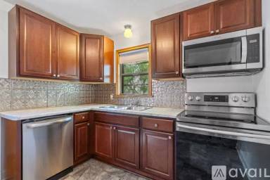 Main picture of 1683 Randolph Ave