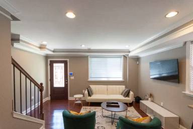 Main picture of 4200 Edson Pl NE
