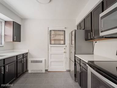 Main picture of 7365 N Sheridan Rd