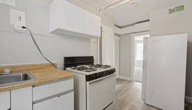 Main picture of 2550 W Lombard St