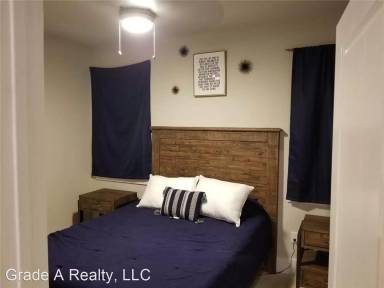 Main picture of 2401 Crawford St