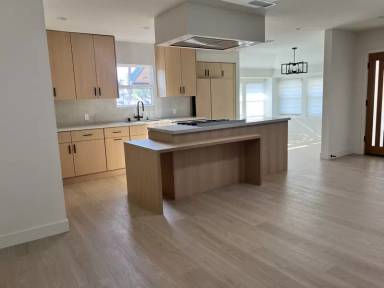 Main picture of 18848 Collins St