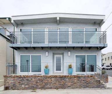 Main picture of 3700 The Strand