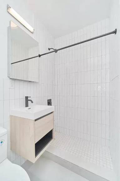 Main picture of 248 E 90th St