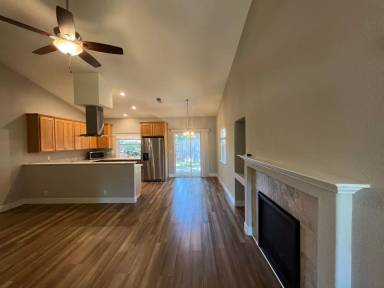Main picture of 412 Legacy Ln