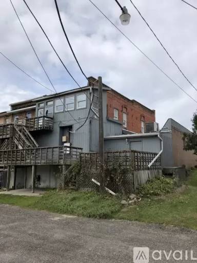 Main picture of 643 Broadway