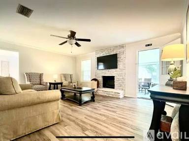 Main picture of 114 N Palm Dr