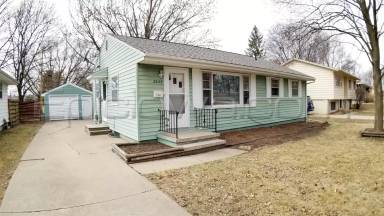 Main picture of 2923 Russell Dr NE