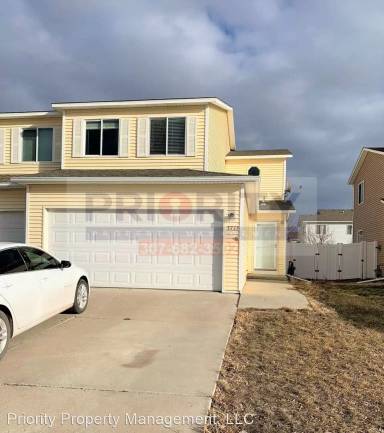 Main picture of 3711 Blue Ave