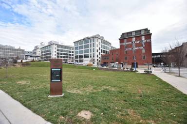 Main picture of 401 E 4th St