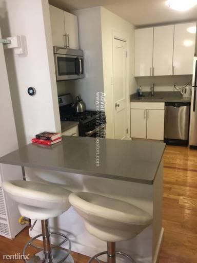 Main picture of 10 Wiget St