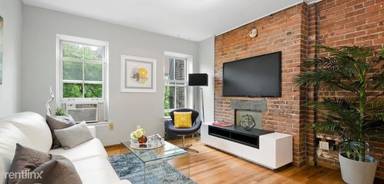 Main picture of 349 W 11th St