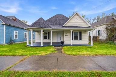 Main picture of 401 E Oak Hill Ave