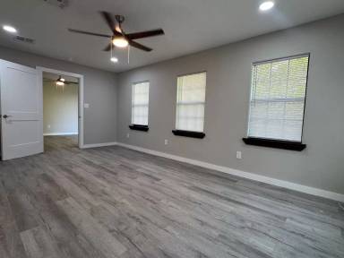 Main picture of 920 1st St