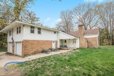 Main picture of 2086 Lake Michigan Dr NW